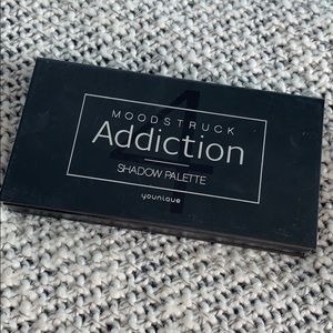 Younique eyeshadow palette 🎨 number 4